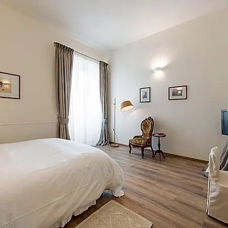 Palazzo Merello ベッド・アンド・ブレックファスト 4*